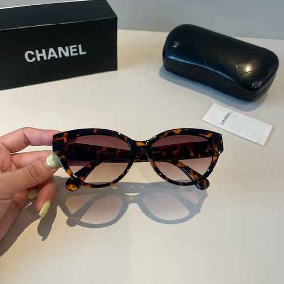 Chanel Butterfly tortoiseshell Sunglasses main image 9